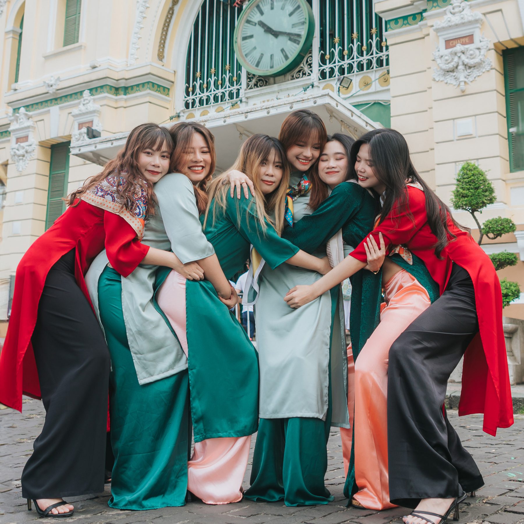 thuê việt phục