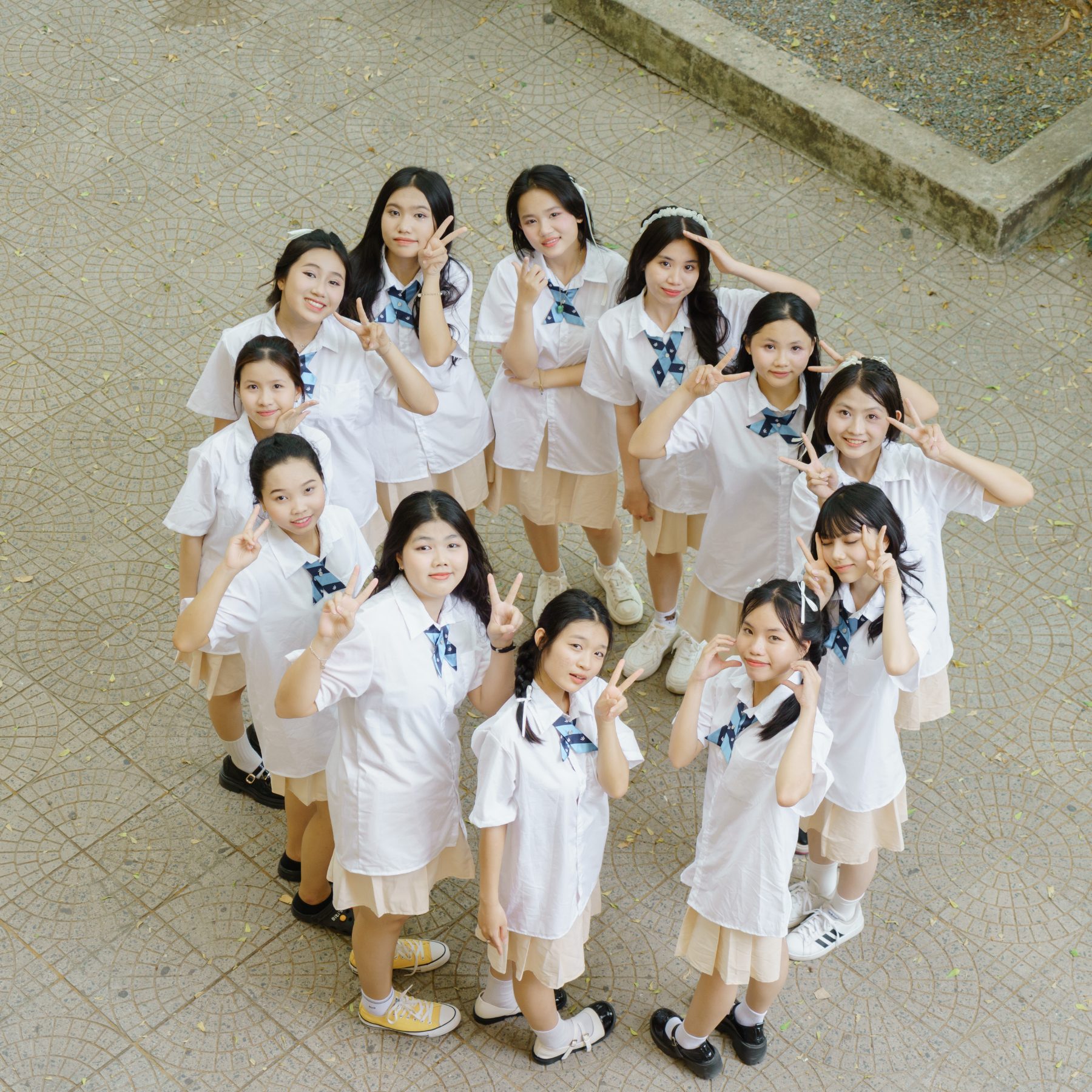 thuê việt phục