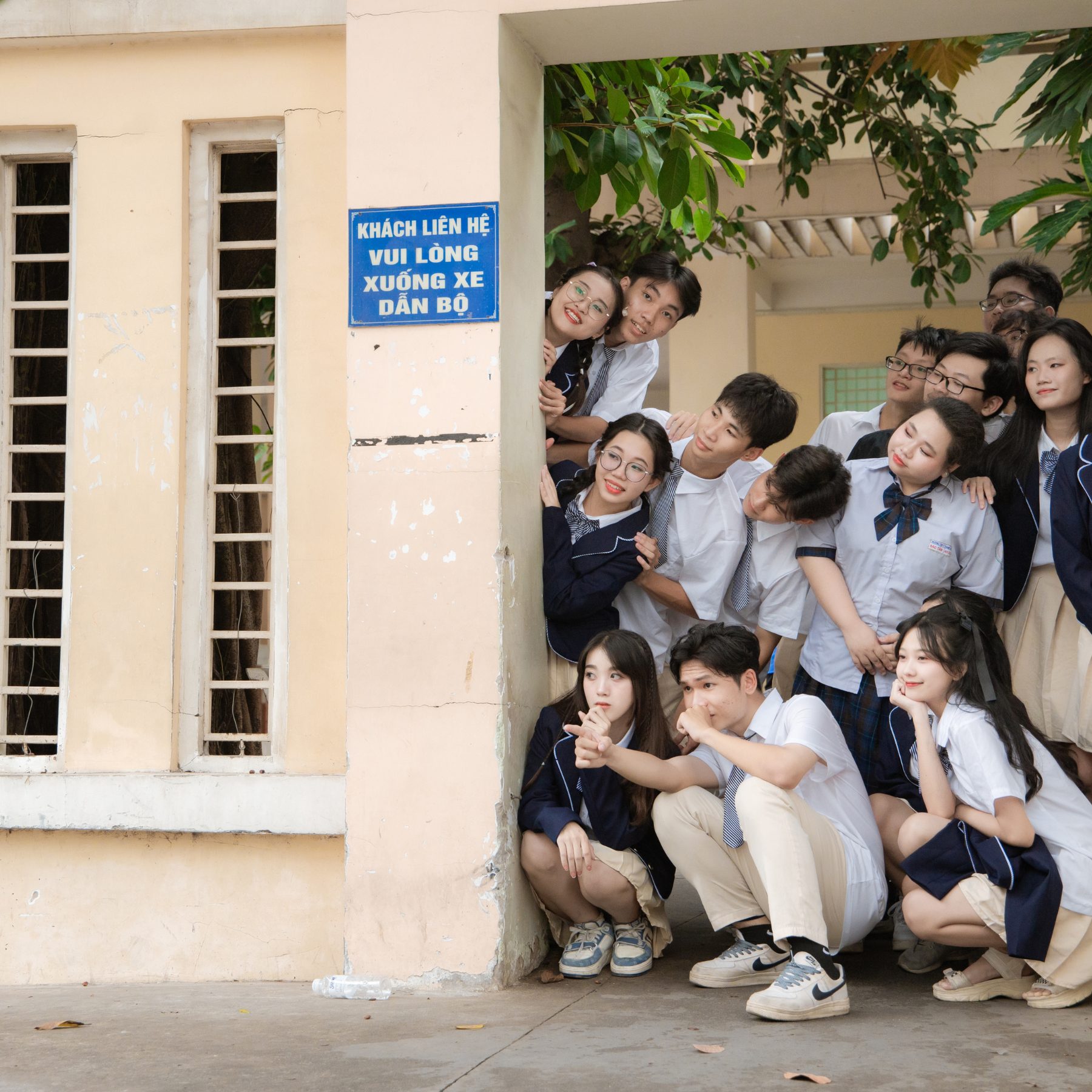 thuê việt phục