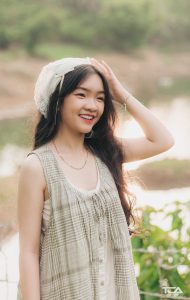 vòng hoa đội đầu kỷ yếu