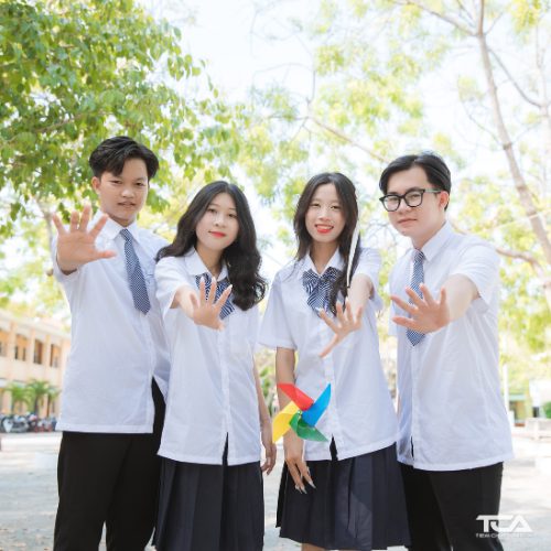 chụp kỷ yếu áo cử nhân