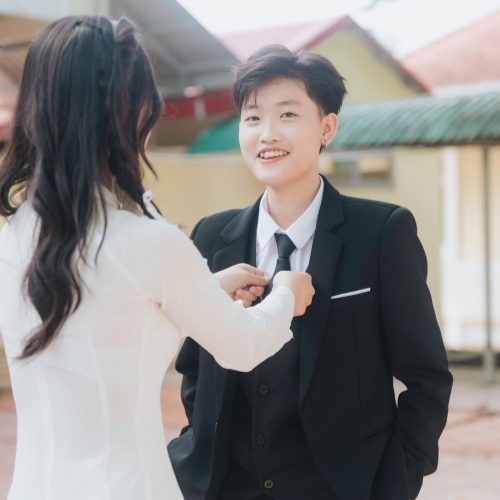 hình ảnh mặc áo cử nhân