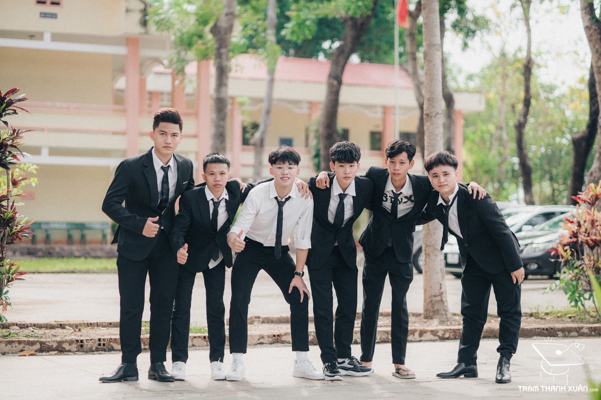 Bảng giá cho thuê áo vest nam chụp ảnh kỷ yếu