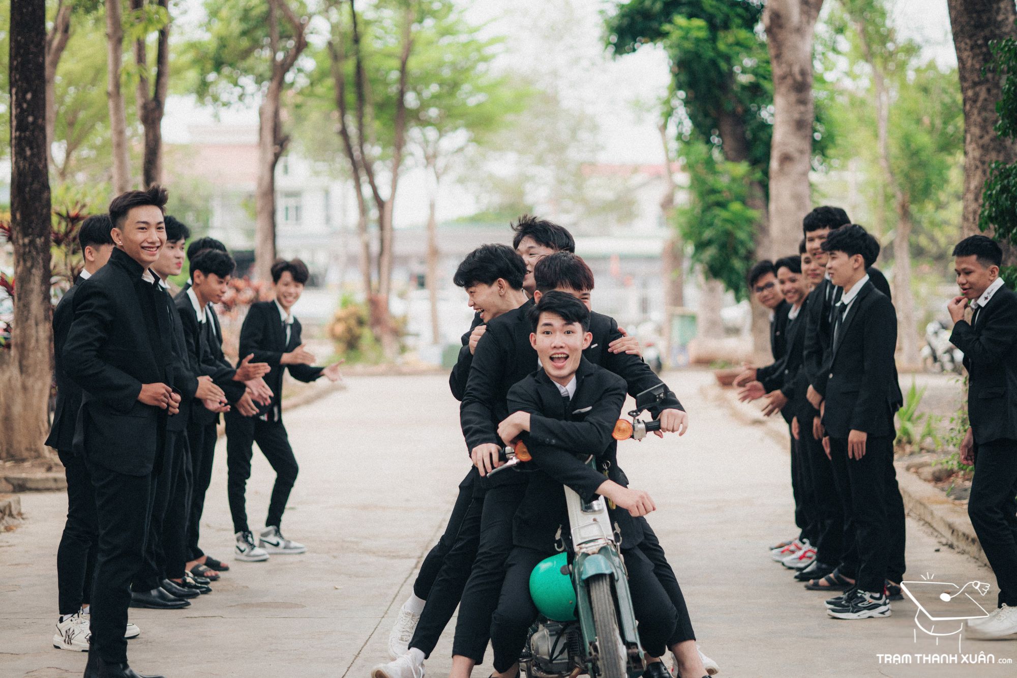 thuê vest kỷ yếu