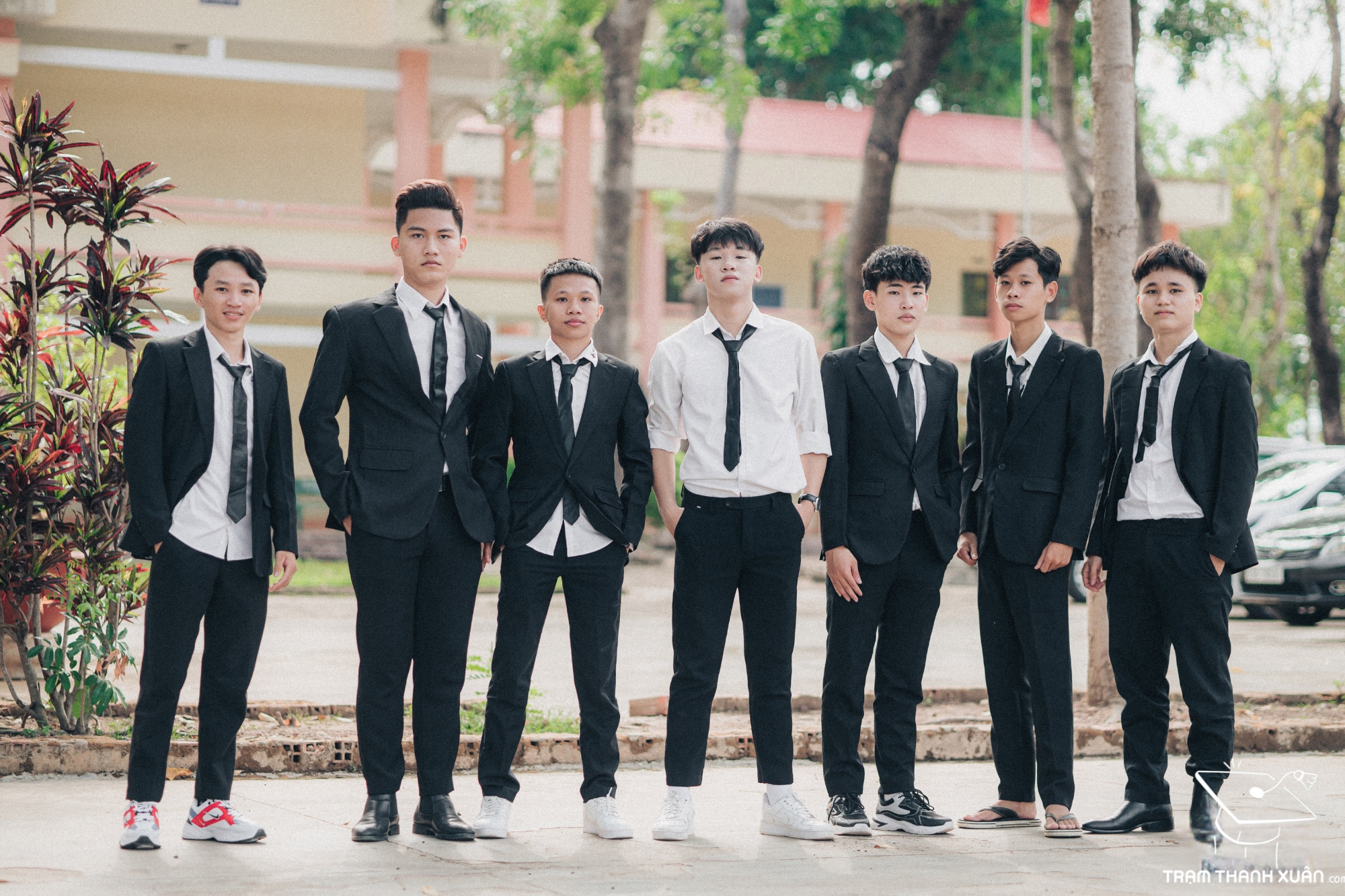 Bảng giá cho thuê áo vest nam chụp ảnh kỷ yếu