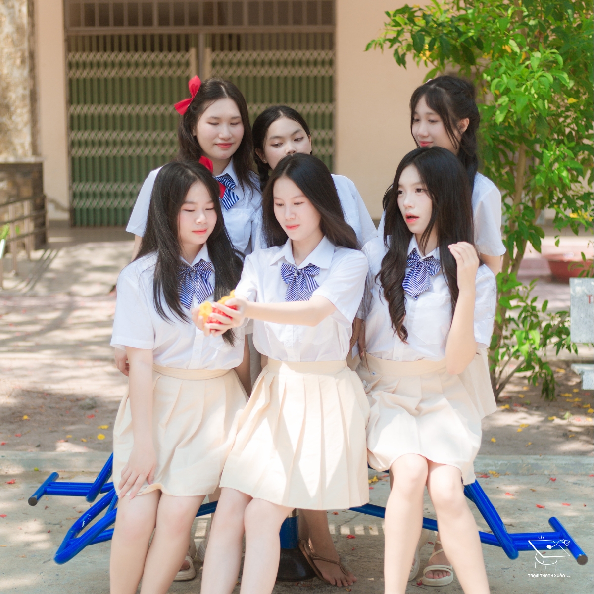 concept kỷ yếu độc và lạ