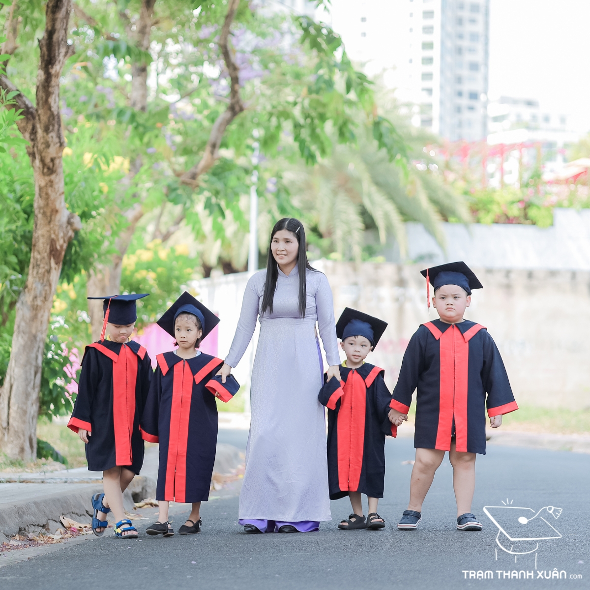 thuê vest chụp ảnh kỷ yếu