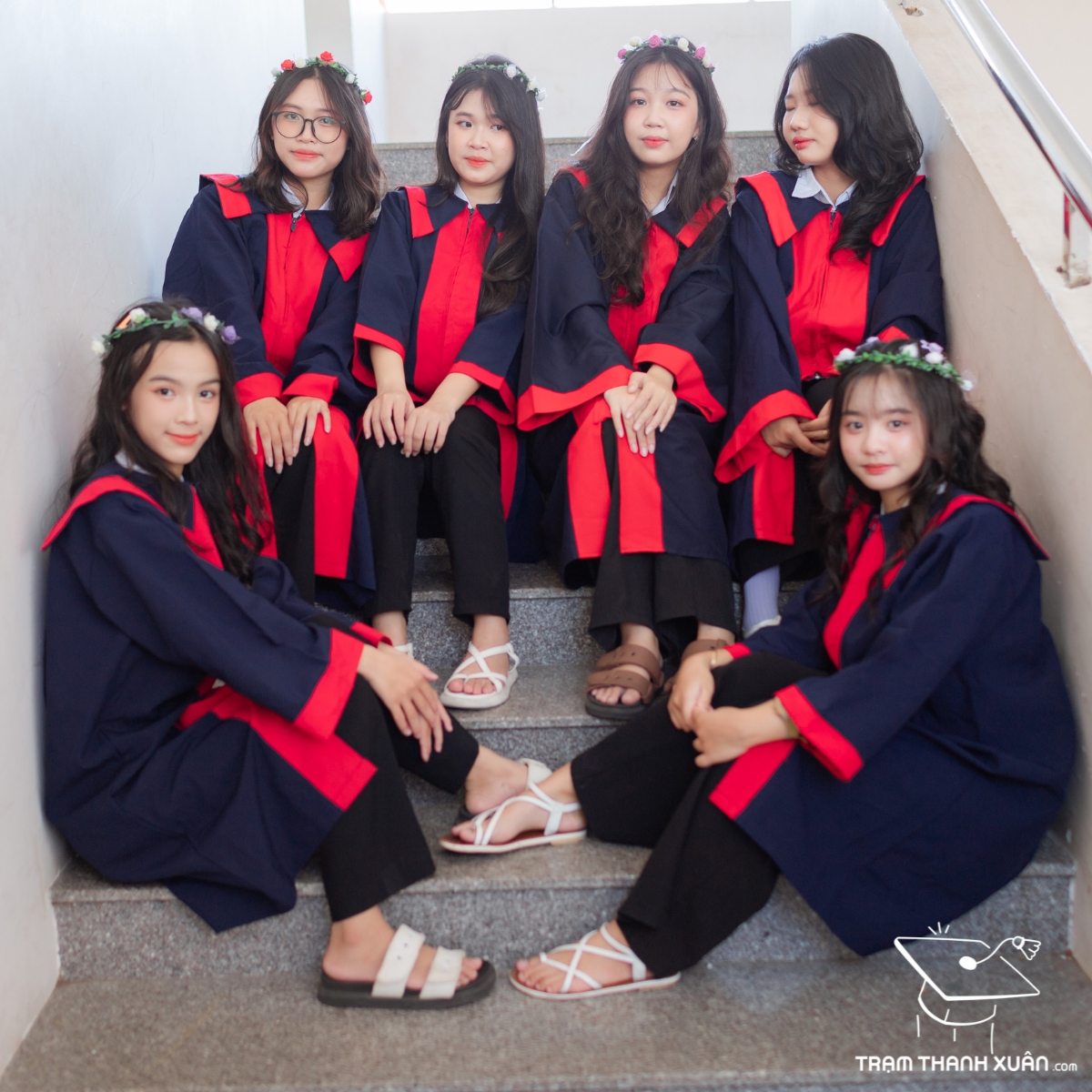 thuê áo vest chụp kỷ yếu
