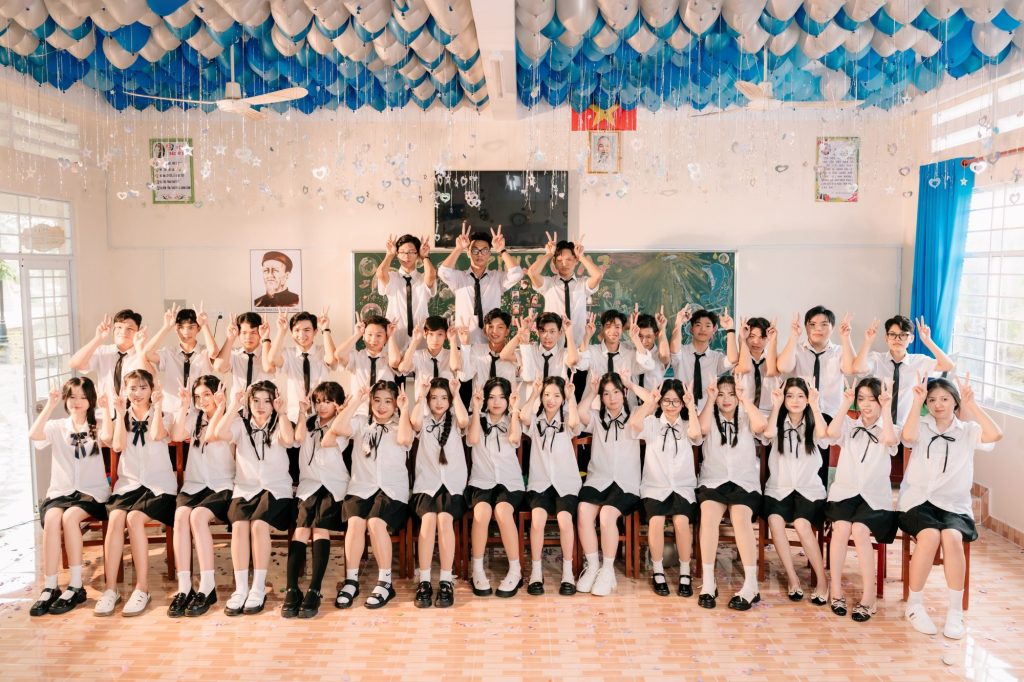 mẫu tóc chụp kỷ yếu