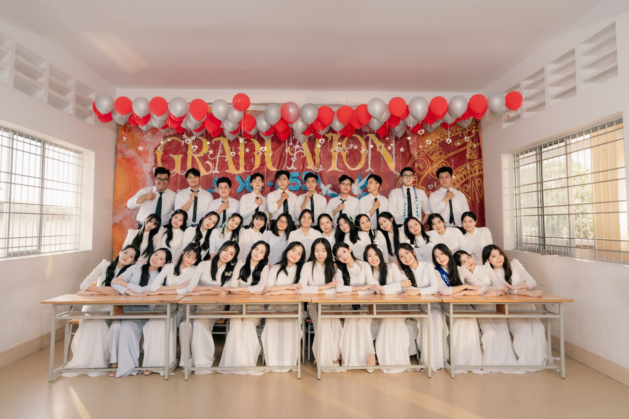 cách pose dáng chụp kỷ yếu